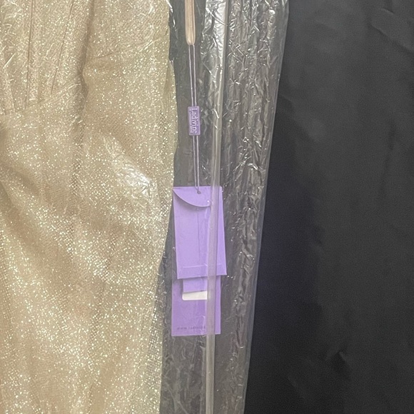 NEED TO SELL ASAP - Picture 2 of 2